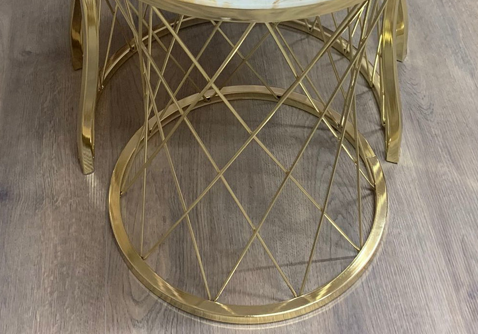 Table Gigogne en Fil de Paille Marbre Jaune Métal Doré MOTIF